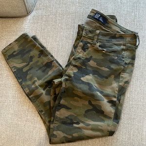 GAP camo pant